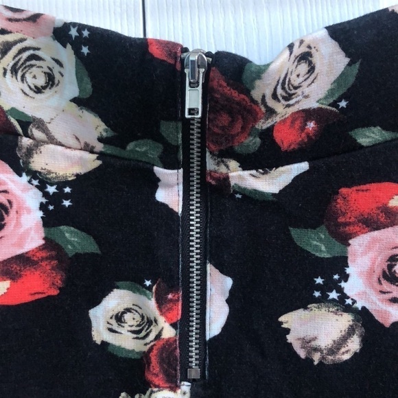 H&M Divided Floral Short Flared Skirt Size Medium - Picture 3 of 5